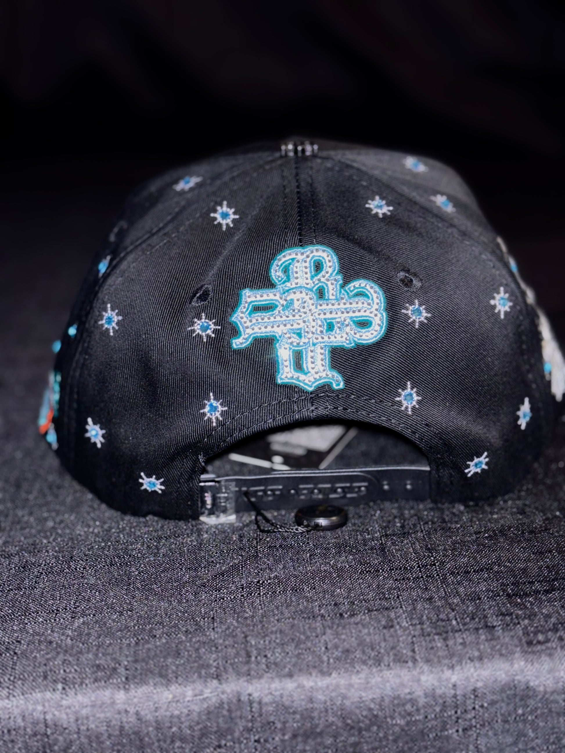 4 B negro & azul